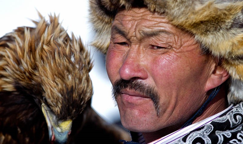 mongolia eagle hunter 